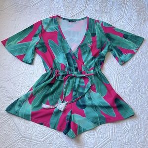 Boutique Famulily Romper,‎ Size L, Pink with Green tropical leaf print